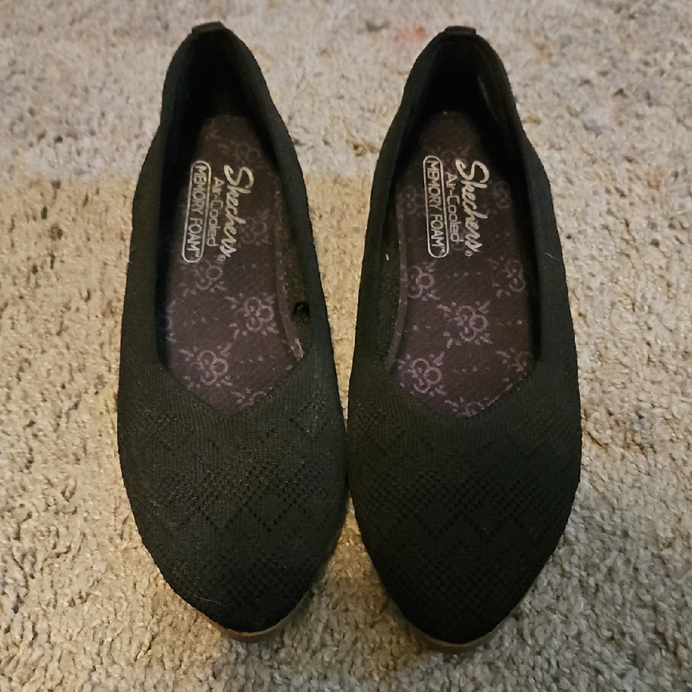 Skechers Women's Black Knit Loafers
